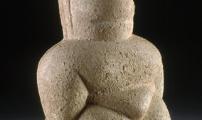 Statuina di “Dea Madre” dalla tomba 386 di Cuccuru S’Arriu (Cabras)
