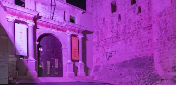 La Porta Arsenale illuminata di rosa per Komen Italia